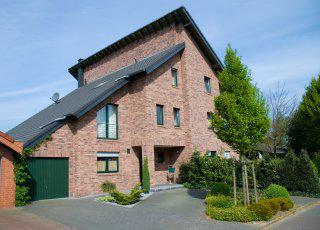 Erkelenz - Vollunterkellertes Vier-Familienhaus in 2 geschossiger bauweise mit Pultdach