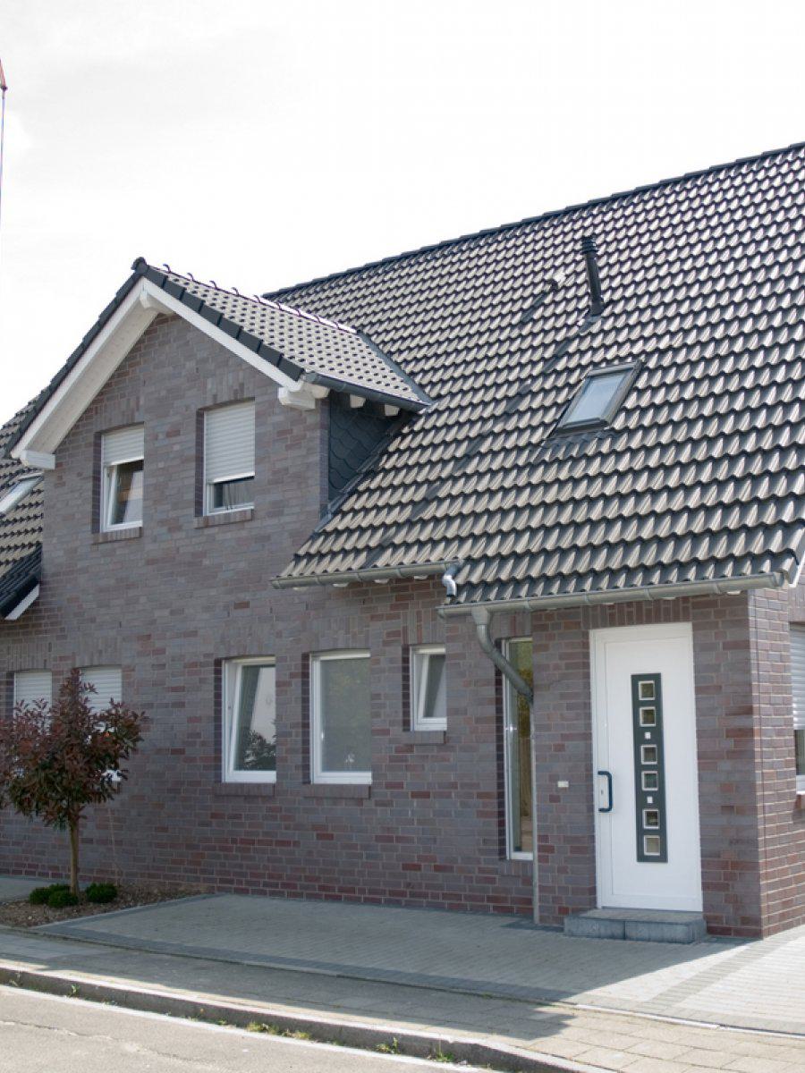 Schwarz Bau GmbH: Erkelenz - Doppelhaus in 1 1/2 geschossiger bauweise