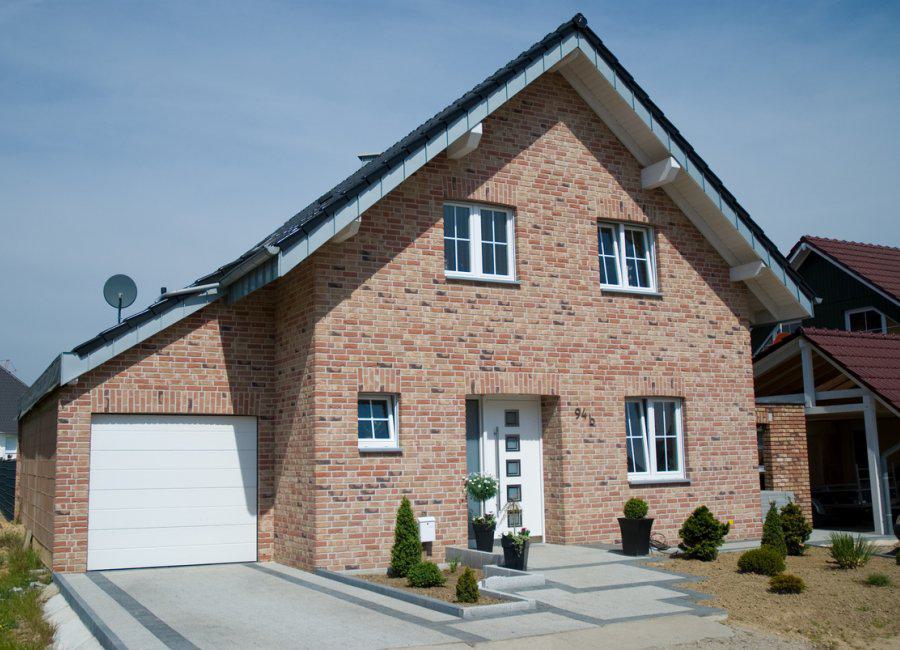 Schwarz Bau GmbH: Wegberg - Einfamilienhaus in 1 1/2 geschossiger bauweise