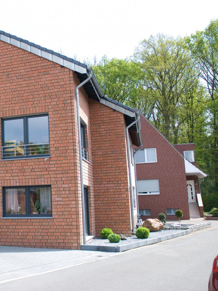 Schwarz Bau GmbH: Hückelhoven - Einfamilienhaus in 1 1/2 geschossiger bauweise; Anbau an bestehendes Gebäude